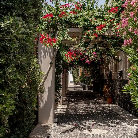 מלון דירות Marillia Village 4*